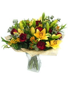 Mixed bouquet of roses & lilies